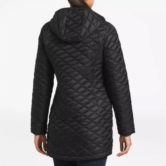 The North Face Women’s Thermoball™ Parka II - Picture 3 of 15